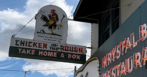 On Your Way To The Beach, Enjoy A Meal At This Hidden Gem Fried Chicken Spot In Michigan