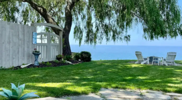 7 Waterfront Retreats Near Cleveland That Are Perfect For Warm Weather Adventures