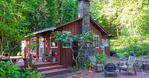 The Magnificent Waterfront Airbnb In Washington That Is Perfect For A Spring Retreat