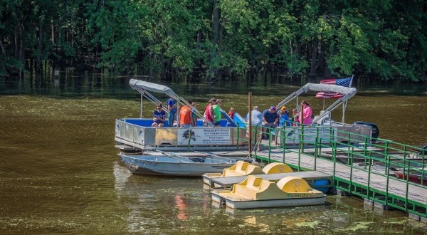 This Sunset River Ride Down The Mighty Mississippi Belongs On Your Iowa Bucket List