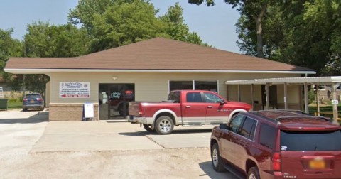You Can Get A Chicken-Fried Steak In The Drive-Thru At This Quaint Eatery In Iowa