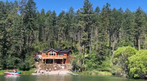 7 Waterfront Retreats In Montana That Are Perfect For Warm Weather Adventures