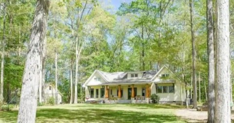 Escape To The Countryside When You Stay At This Rural Airbnb In South Carolina