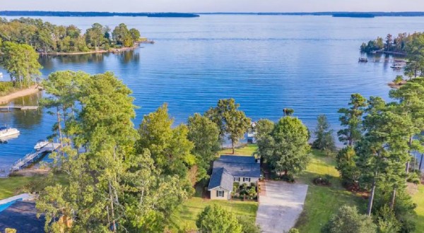 3 Waterfront Retreats In South Carolina That Are Perfect For Warm Weather Adventures