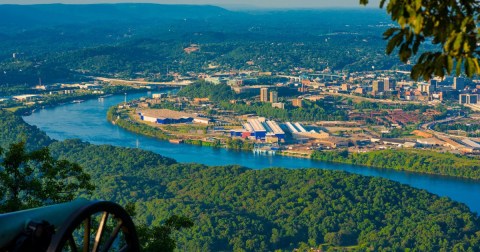 The Breathtaking Scenic Drive Through Tennessee That Runs Along The Tennessee River