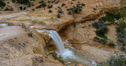 We're Obsessed With This Utah Trail That Leads To An Incredible 40-Foot Waterfall