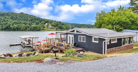 The Magnificent Lakefront Airbnb In Tennessee That Is Perfect For A Spring Retreat