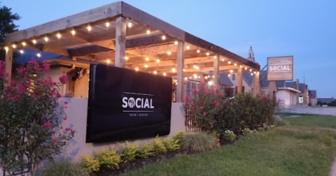 Social Deck + Dining Is A Restaurant In Oklahoma You Have To Visit While The Weather Is Warm