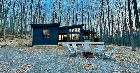 The Magnificent Lakefront Airbnb In Michigan That Is Perfect For A Spring Retreat