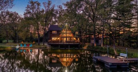 Enjoy A Lakefront Airbnb Adventure Under the Stars At This Illinois Spot