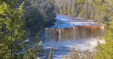 We're Obsessed With This Michigan Trail That Leads To An Incredible 200-Foot Wide Waterfall