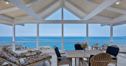 The Magnificent Waterfront Airbnb In Hawaii That Is Perfect For A Spring Retreat